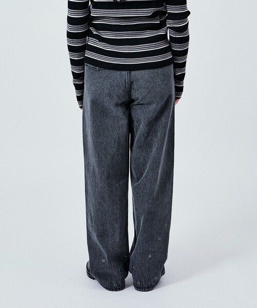 ADAM ET ROPE'(アダムエロペ)の「MU EYELET SEMI BAGGY JEANS PANTS(デニムパンツ・レディース・ブラック/ブルー・36/38/40/42)」の19枚目の写真