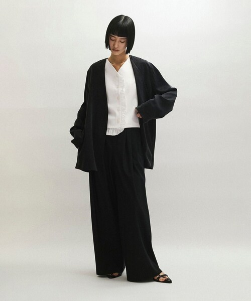 ADAM ET ROPE'(アダムエロペ)の「【WEB限定】・【定番】ラッフルコンビスリーブレストップス(Tシャツ/カットソー・レディース・ブラック/ブラック系/ホワイト・F)」の6枚目の写真