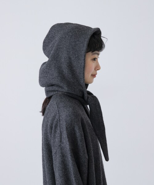 かぐれ（カグレ）の「ヤクウールフードマフラー（マフラー・レディース・CHARCOAL/MOCHA・Free）」の2枚目の写真