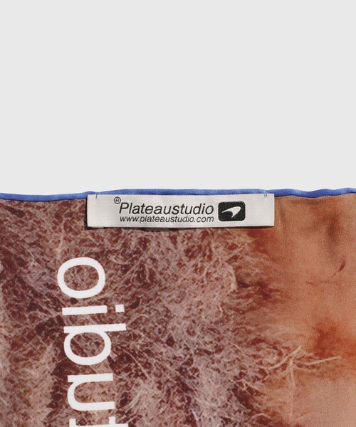 ADAM ET ROPE'(アダムエロペ)の「【PLATEAU STUDIO/プラトー スタジオ】Silk scarf-horse(バンダナ/スカーフ・メンズ・ブルー系・F)」の4枚目の写真