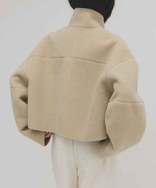 KBF（ケイビーエフ）の「リバーシブルボアジャケット（テーラードジャケット・レディース・BEIGE/BLACK・One）」の17枚目の写真