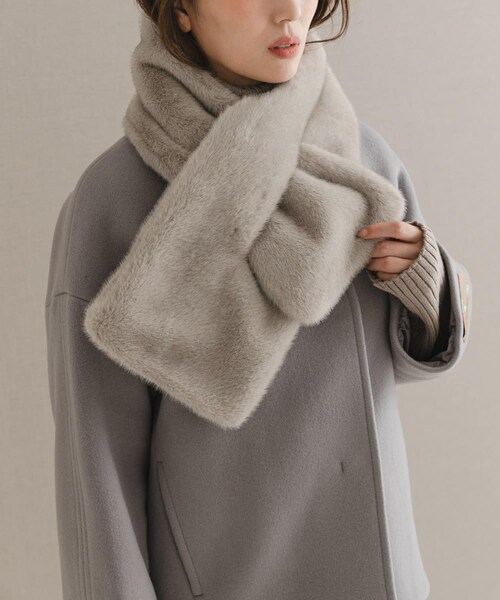 URBAN RESEARCH ROSSO（アーバンリサーチロッソ）の「THINK FUR　Mink Like Fur Tippet（マフラー・レディース・Ivory/Light Gray/Brown・Free）」の4枚目の写真
