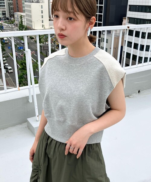 KBF（ケイビーエフ）の「ショルダータックスウェット（スウェット・レディース・NAVY/TOP GRAY/PINK・one）」の7枚目の写真