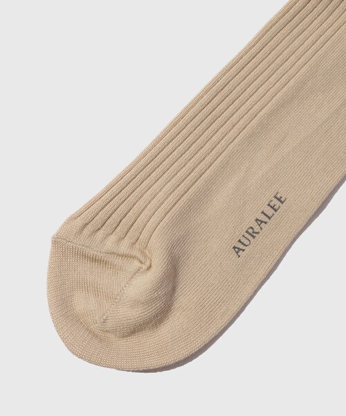 ADAM ET ROPE'(アダムエロペ)の「【AURALEE/オーラリー】GIZA HIGH GAUGE SOCKS(ソックス/靴下・メンズ・ホワイト/ベージュ・F)」の7枚目の写真