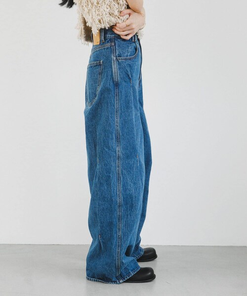 KBF（ケイビーエフ）の「タックWIDEデニム（デニムパンツ・レディース・L.BLUE/BLUE・36/38）」の9枚目の写真