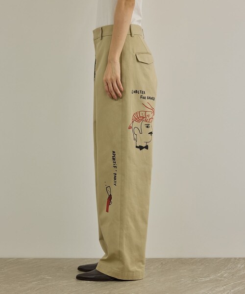 ADAM ET ROPE'(アダムエロペ)の「【Camille de Cussac by SALON】アートプリントトラウザーズパンツ / セットアップ対応(チノパンツ・レディース・ベージュ・M/S)」の13枚目の写真