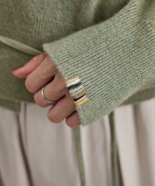 ADAM ET ROPE'（アダムエロペ）の「【extreme cashmere（エクストリーム・カシミア）】ella ニットカーディガン（カーディガン/ボレロ・レディース・グリーン系/カーキ系・F）」の19枚目の写真
