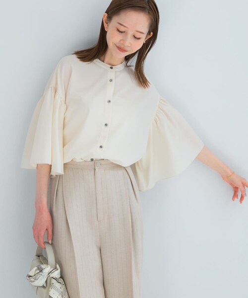 URBAN RESEARCH ROSSO（アーバンリサーチロッソ）の「『一部WEB限定カラー』UVカットウォッシャブルリネン混ブラウス（シャツ/ブラウス・レディース・OFF/NAVY/YELLOW/RED・Free）」の10枚目の写真