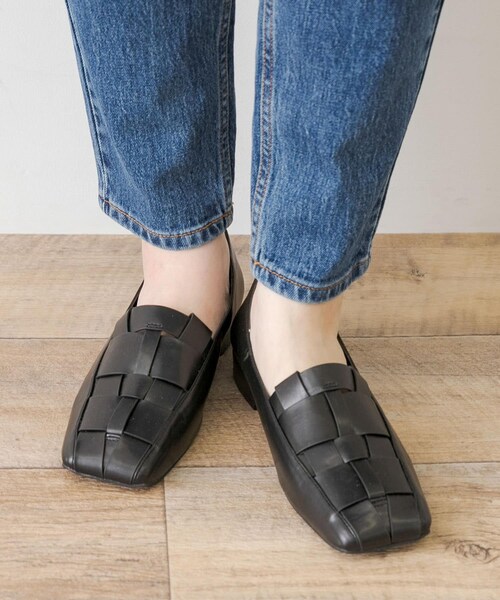 URBAN RESEARCH Sonny Label（アーバンリサーチサニーレーベル）の「グルカスクエアフラットパンプス（パンプス・レディース・ブラック/ブラウン・S/M/L）」の4枚目の写真