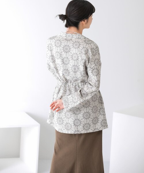 KBF（ケイビーエフ）の「ドロストプリントガウン（テーラードジャケット・レディース・BLUE/BEIGE/NAVY・one）」の7枚目の写真