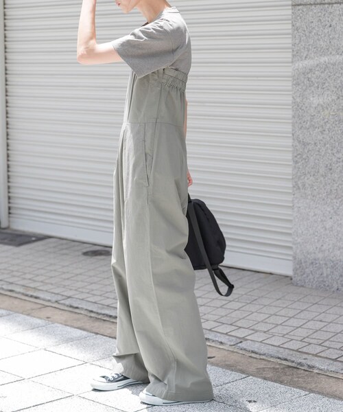 URBAN RESEARCH DOORS(アーバンリサーチドアーズ)の「FORK&SPOON ベアトップオールインワン(サロペット/オーバーオール・レディース・BLACK/KHAKI・1/2)」の15枚目の写真