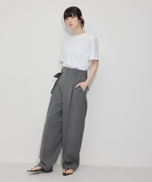 ADAM ET ROPE'(アダムエロペ)の「【KNOWHOW jewelry for ADAM ET ROPE'】別注 肩パッドTシャツ(Tシャツ/カットソー・レディース・ブラック/グレー/ホワイト・F)」の18枚目の写真