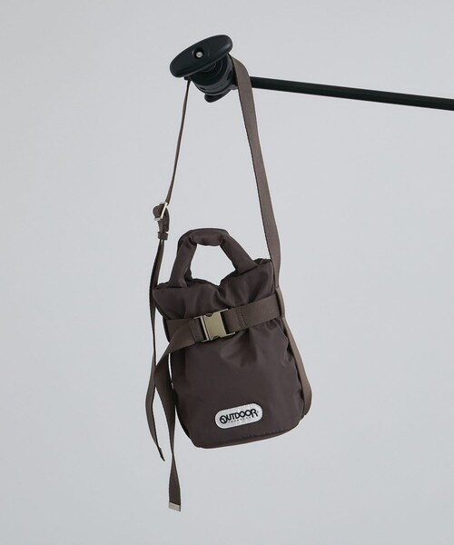 ADAM ET ROPE'(アダムエロペ)の「【OUTDOOR PRODUCTS for SALON】2WAY ベルトトートバッグSS(トートバッグ・レディース・ブラック/ダークブラウン・F)」の4枚目の写真