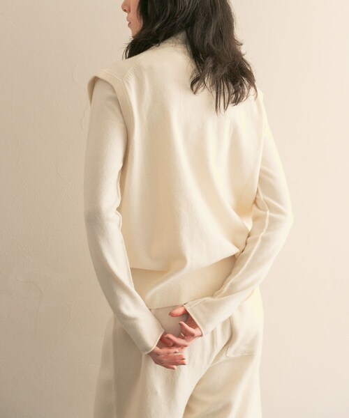 URBAN RESEARCH（アーバンリサーチ）の「Extreme Cashmere　spencer（ベスト・レディース・cream/raven/felt・-）」の11枚目の写真