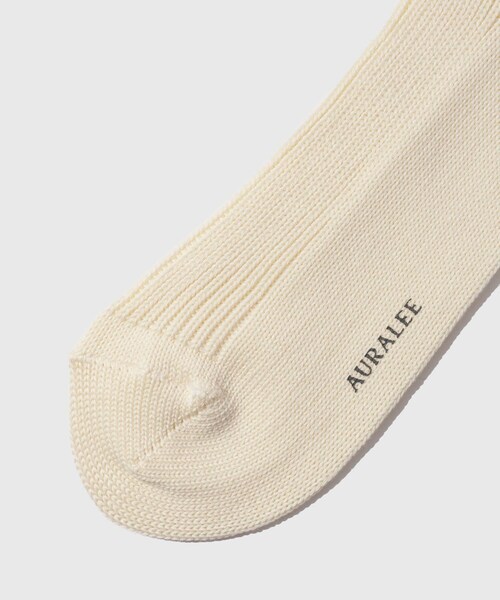 ADAM ET ROPE'(アダムエロペ)の「【AURALEE/オーラリー】COTTON LOW GAUGE SOCKS(ソックス/靴下・メンズ・ブラック/ホワイト/キナリ・F)」の10枚目の写真