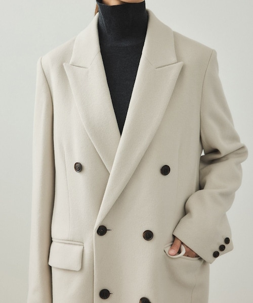 ADAM ET ROPE'（アダムエロペ）の「【EMOELLE】ピークドラペルダブルコート（チェスターコート・レディース・ブラック/ベージュ系・36/38）」の16枚目の写真