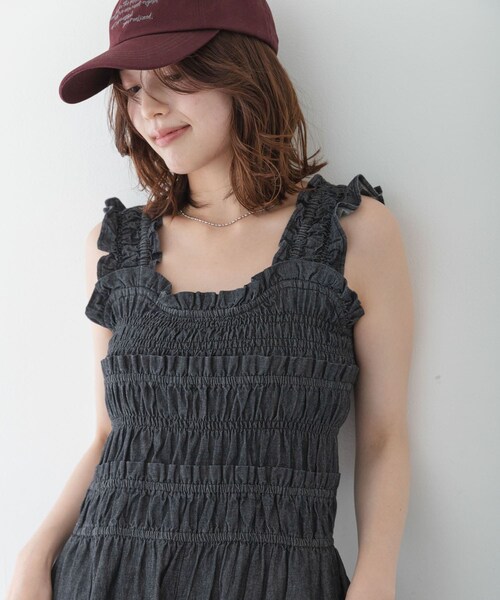 URBAN RESEARCH Sonny Label(アーバンリサーチサニーレーベル)の「フリルシャーリングサロペット(つなぎ/オールインワン・レディース・ブラック/インディゴ・36/38)」の4枚目の写真
