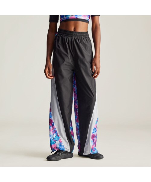 adidas(アディダス)の「adidas by Stella McCartney トラックパンツ(パンツ・レディース・ブルー/シグナルシアン/ルシッドブルー/ブラック/アクティブゴールド/タクティルイエロー/クリアオニキス/イエロー・J/XS/S/M/L/XL/2XL/XS/3XL/5XL/J/3XL)」の2枚目の写真