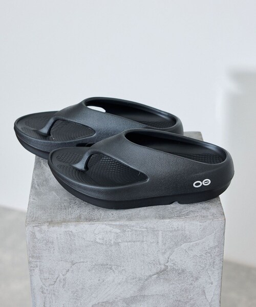 ADAM ET ROPE'(アダムエロペ)の「【OOFOS(ウーフォス)】Ooriginal+(サンダル・レディース・ブラック・23/24/25)」の18枚目の写真