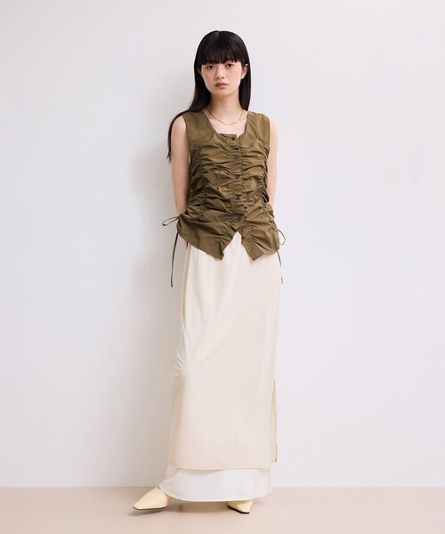 ADAM ET ROPE'（アダムエロペ）の「【WEB限定】シャーリングジレ（ベスト・レディース・ブラック/オフホワイト/ブラウン・F）」の6枚目の写真