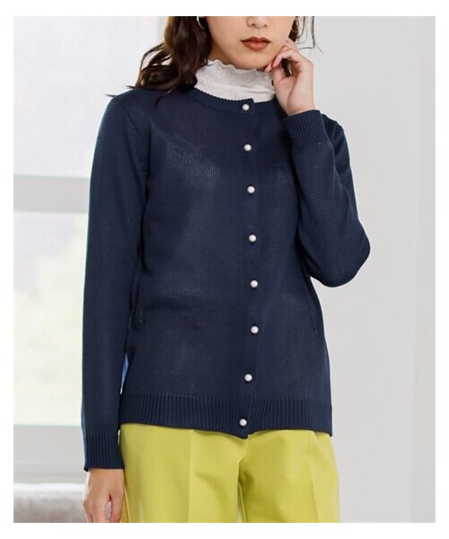 nissen（ニッセン）の「大きいサイズ  パール調ボタンニットカーディガン（カーディガン/ボレロ・レディース・オフホワイト×黒ボーダー/コーラルオレンジ/ネイビー・L/LL/3L/4L/5L/6L/8L/10L）」の2枚目の写真