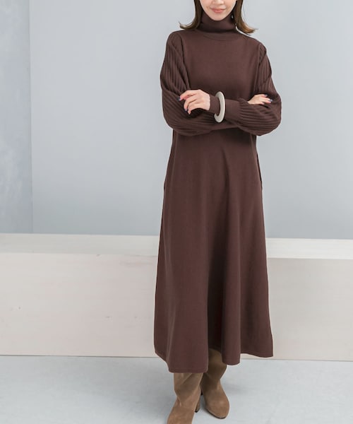 URBAN RESEARCH ROSSO（アーバンリサーチロッソ）の「『WEB限定』タートルネックデザインスリーブワンピース（ワンピース・レディース・GRAY/RED/D/BROWN/NAVY・FREE）」の20枚目の写真