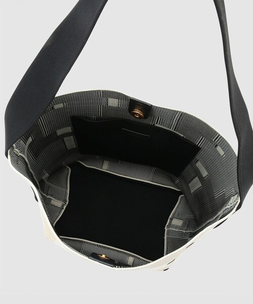 ROPE'（ロペ）の「ジャガードバッグ(Bernice bag_バーニスバッグ)/A4対応・通勤（ショルダーバッグ・レディース・ライトグレー/ベージュ系・F）」の12枚目の写真