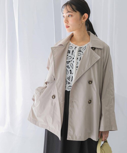 URBAN RESEARCH ROSSO（アーバンリサーチロッソ）の「『WEB/一部店舗限定』撥水ショートトレンチコート（ステンカラーコート・レディース・L/BEIGE/NAVY・FREE）」の3枚目の写真