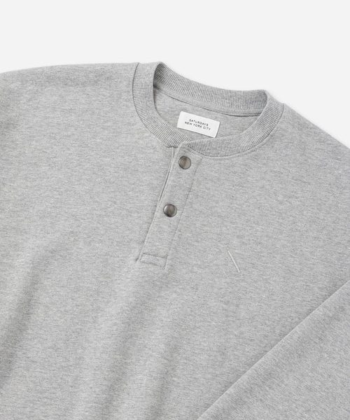 Saturdays NYC(サタデーズ ニューヨークシティ )の「Bowery Henley Neck Sweatshirt(スウェット・レディース・スミクロ/グレー・L/M/S/XL)」の20枚目の写真