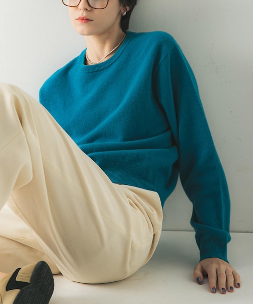 URBAN RESEARCH(アーバンリサーチ)の「ウール100 クルーネックソフトニット(ニット/セーター・レディース・OFF WHITE/BLUE/GRAY/BLACK・Free)」の3枚目の写真