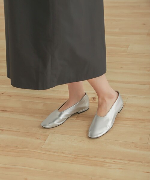 SENSE OF PLACE by URBAN RESEARCH（センスオブプレイスバイアーバンリサーチ）の「甲深ソフトフラットシューズ（パンプス・レディース・IVORY/BLACK/BROWN/SILVER・S/M/L）」の4枚目の写真