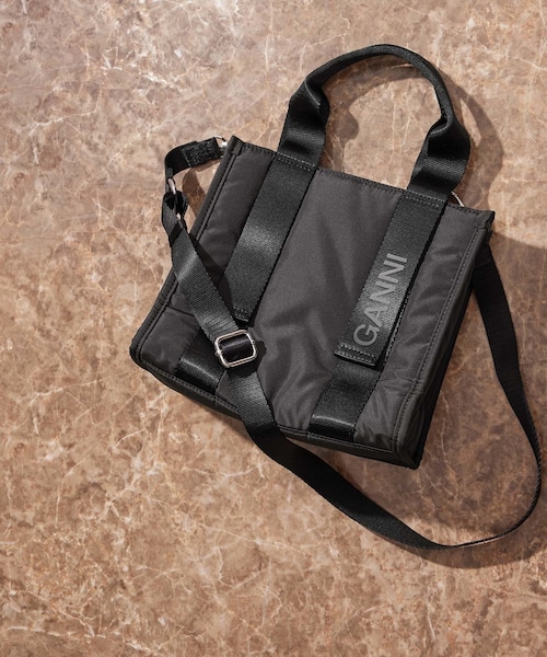 GANNI ショルダーストラップ付きトートバッグ ADAM ET ROPE'（アダムエロペ）の「【GANNI】Recycled tech Small Tote