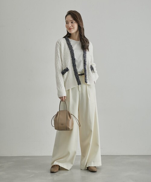 ROPE'（ロペ）の「【一部店舗限定】【LINTON TWEED】カシミヤブレンドケーブルカーディガン（カーディガン/ボレロ・レディース・オフホワイト/ネイビー系・F）」の21枚目の写真