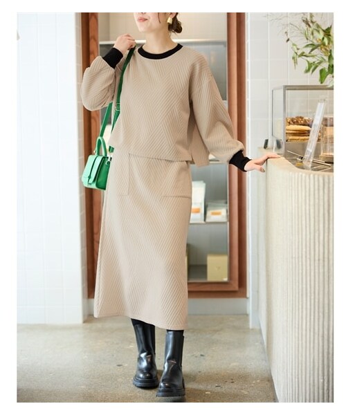 nissen（ニッセン）の「大きいサイズ 配色使いプルオーバー+タイトスカート【セットアップ】（Tシャツ/カットソー・レディース・アイボリー/黒/カーキ・L/LL/3L/4L/5L/6L/8L/10L）」の4枚目の写真