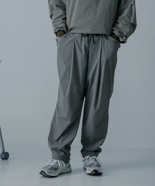 URBAN RESEARCH（アーバンリサーチ）の「SFC WIDE TAPERED EASY PANTS