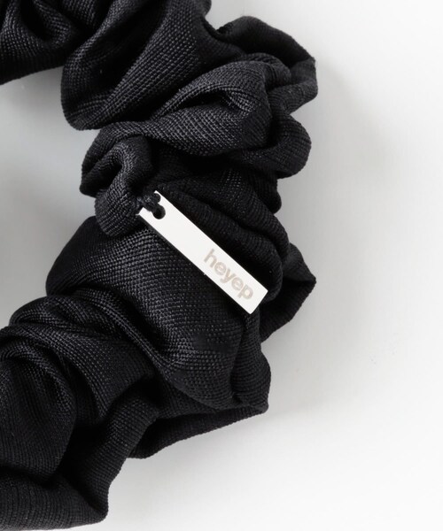 URBAN RESEARCH ROSSO（アーバンリサーチロッソ）の「heyep　M METAL BALL SILK SCRUNCHIE（ヘアゴム・レディース・BLACK・-）」の4枚目の写真