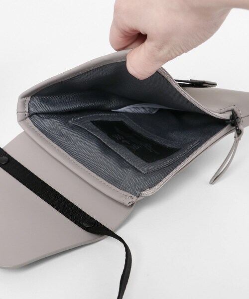 SENSE OF PLACE by URBAN RESEARCH（センスオブプレイスバイアーバンリサーチ）の「GASTON LUGA　SPLASH MINI CROSSBODY（ショルダーバッグ・メンズ・BLACK/TAUPE/Lemonade・One）」の17枚目の写真