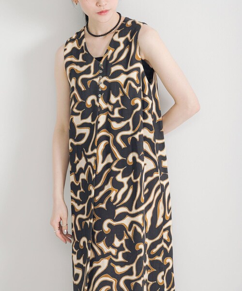 URBAN RESEARCH（アーバンリサーチ）の「SPRINTEXボタニカルプリントワンピース（ワンピース・レディース・GRG×NVY/IVO×BLK・FREE）」の16枚目の写真