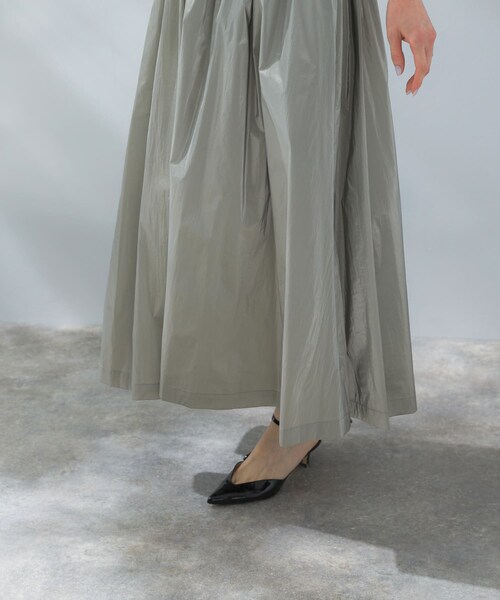 URBAN RESEARCH ROSSO（アーバンリサーチロッソ）の「グロッシーギャザースカート（スカート・レディース・BEIGE/GREIGE・FREE）」の13枚目の写真