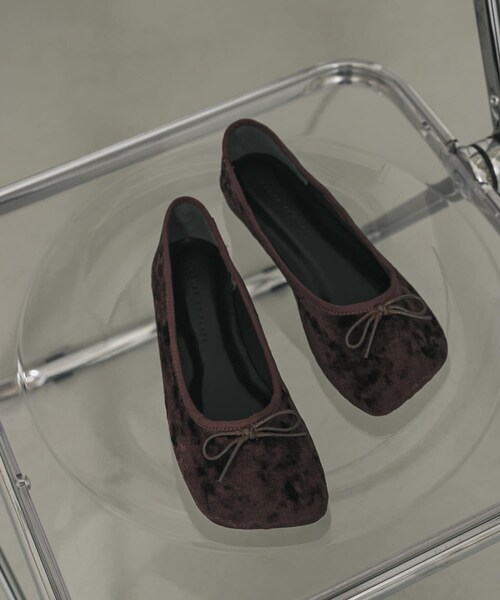 SENSE OF PLACE by URBAN RESEARCH（センスオブプレイスバイアーバンリサーチ）の「ベロアスクエアフラットシューズ（バレエシューズ・レディース・BLACK/BROWN/GRAY・S/M/L）」の4枚目の写真