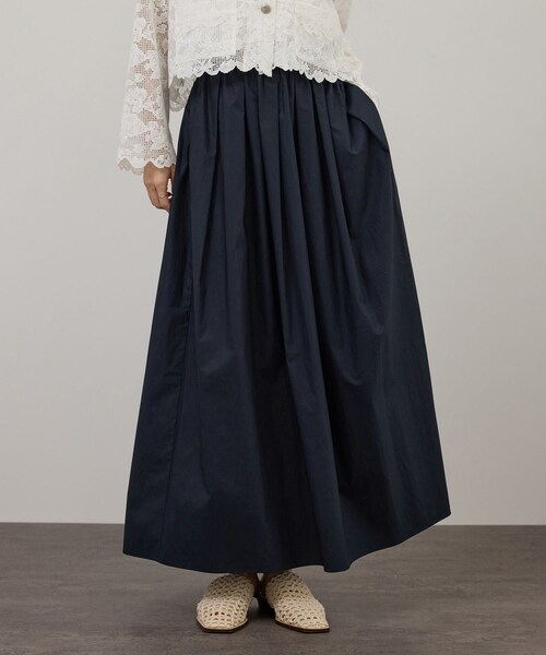 ADAM ET ROPE'（アダムエロペ）の「コーティングギャザータックスカート / セットアップ対応（スカート・レディース・ホワイト/ネイビー系・F）」の2枚目の写真