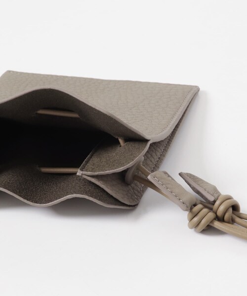 URBAN RESEARCH(アーバンリサーチ)の「ITTI HERRIE KINCHAKU POUCH(ポーチ・メンズ・BLACK/TAUPE・XXS)」の11枚目の写真