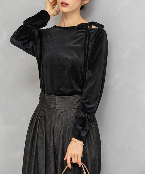 URBAN RESEARCH ROSSO（アーバンリサーチロッソ）の「シアーベロアスリットデザインカットソー（Tシャツ/カットソー・レディース・BLACK/GREIGE/L.MINT・FREE）」の4枚目の写真