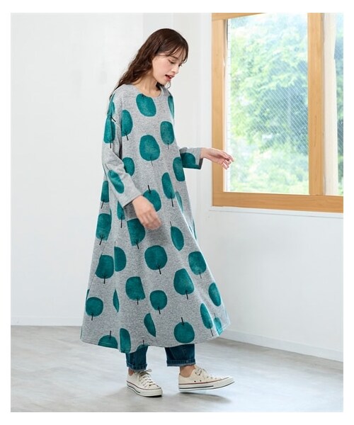 nissen（ニッセン）の「大きいサイズ　【BARNDOORコラボ】裏起毛カットソーロング丈ワンピース（ワンピース・レディース・グレー系ボタニカル柄/グレー系ドット柄/黒系ポピー柄/ウァームグレー系トマト柄/スモーキーブルー系ダリア柄/ネイビー系バンクシア柄/杢グレー系アップルツリー柄/黒系きんもくせい柄/杢ベージュ系北欧柄/ネイビー系たんぽぽ柄/グレー系パンジー柄/杢グレー系モノフラ柄・L~LL相当/3L~4L相当/5L~6L相当/8L相当/10L相当）」の22枚目の写真