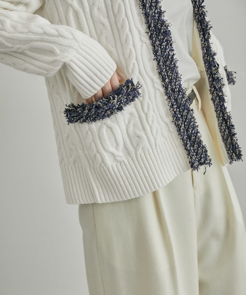 ROPE'（ロペ）の「【一部店舗限定】【LINTON TWEED】カシミヤブレンドケーブルカーディガン（カーディガン/ボレロ・レディース・オフホワイト/ネイビー系・F）」の19枚目の写真