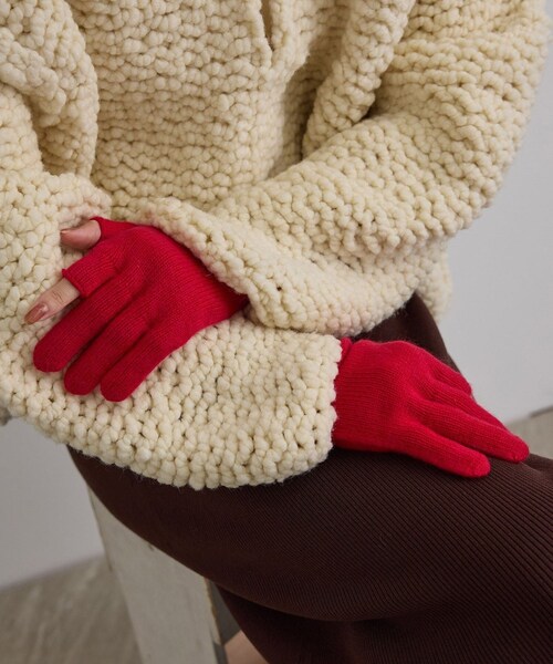 ADAM ET ROPE'(アダムエロペ)の「【William Brunton(ウィリアム・ブラントン)】2PLY LONG RIB CUFF GLOVE OPEN THUMB(手袋・レディース・グレー/キナリ系/レッド系・F)」の8枚目の写真