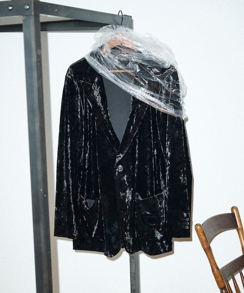 ADAM ET ROPE'(アダムエロペ)の「VELVET PEAKED LAPEL JACKET(テーラードジャケット・メンズ・ブラック・L/M/S)」の5枚目の写真