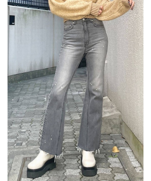 EMODA（エモダ）の「スイッチングフレアジャストウエストジーンズ（デニムパンツ・レディース・グレー/インディゴ/アイスブルー・M/S）」の4枚目の写真