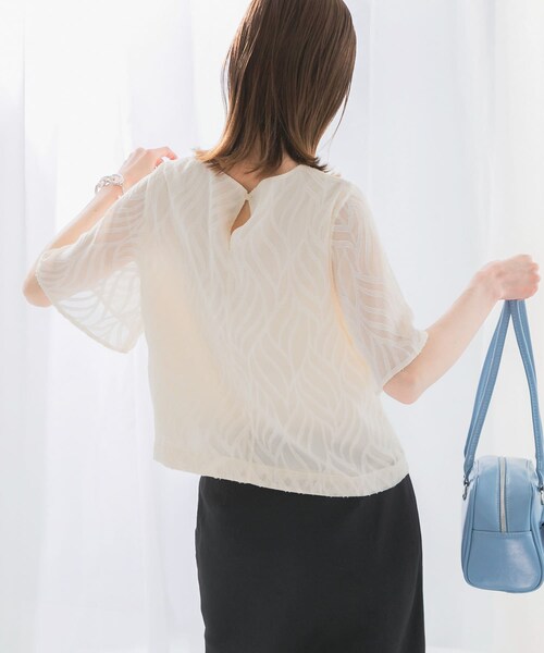 URBAN RESEARCH ROSSO（アーバンリサーチロッソ）の「セミシアーカットジャガードブラウス（シャツ/ブラウス・レディース・OFF WHITE/BLUE/BEIGE/NAVY・FREE）」の11枚目の写真