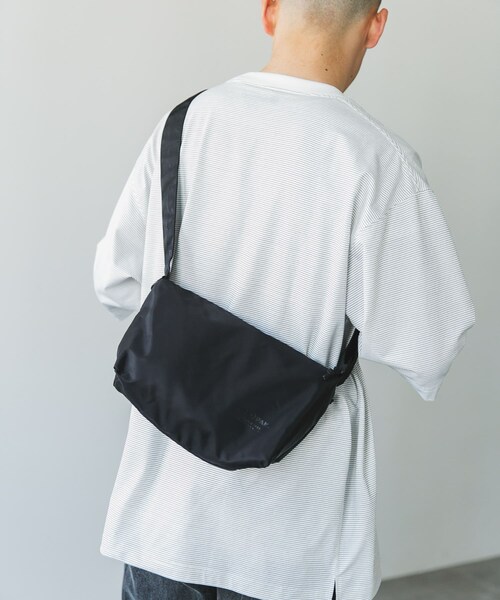 URBAN RESEARCH DOORS（アーバンリサーチドアーズ）の「『撥水』『別注』YAKPAK×DOORS　SHOULDER BAG S（ショルダーバッグ・メンズ・NAVY/BLACK/CHARCOAL/BEIGE・-）」の9枚目の写真